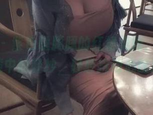 微密圈 – 紫色哒豚豚的红裙美图，宛如梦境中的轻纱，轻轻拂动心弦！
