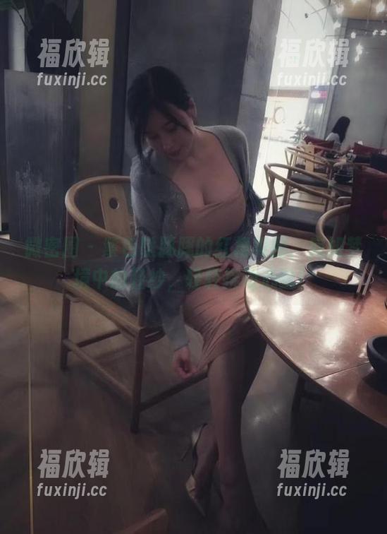 微密圈 - 紫色哒豚豚的红裙美图，宛如梦境中的轻纱，轻轻拂动心弦！