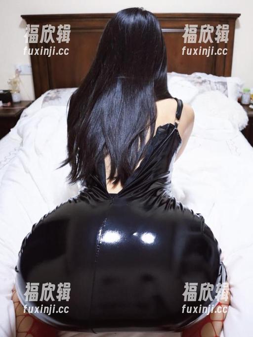微密圈 - 校服不再是悲剧！在线查看“纪念小小v”的作品，让你学会如何优雅“打扮”！