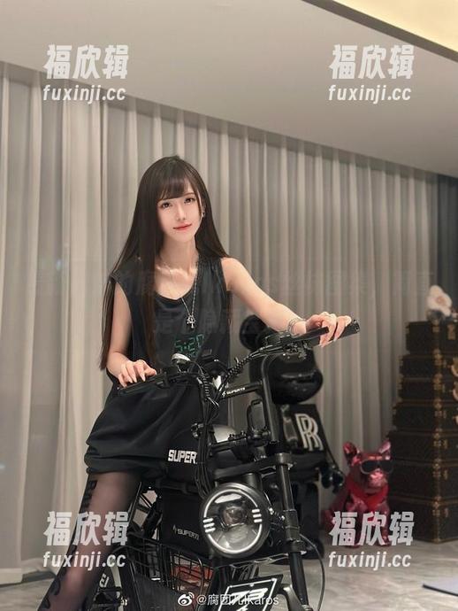 最新出炉的腐团儿Ikaros丝袜图集，简直是个隐藏宝藏！
