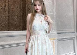 私房里的一道光，芊芊酱w女友图包开启新世界！