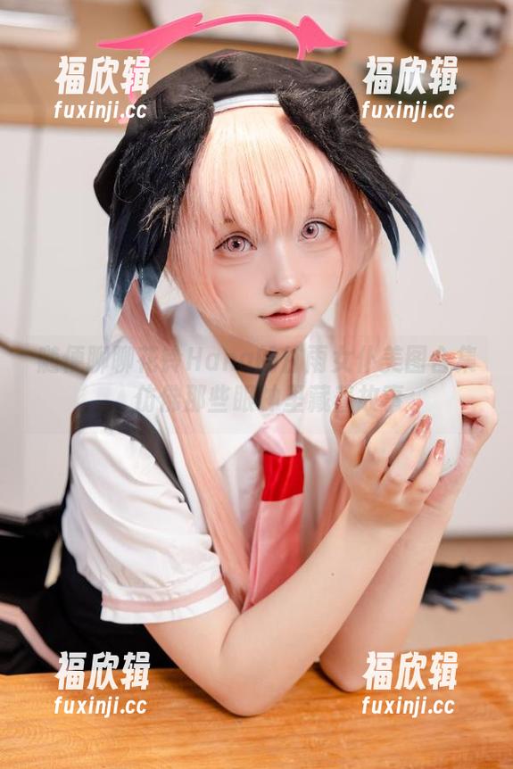 随便聊聊花铃Hana的甘雨女仆美图合集，仿佛那些眼神里藏着故事