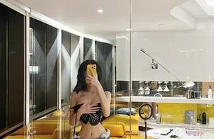 微密圈 – 葛征的写真太耀眼，连壁纸都直言：给我个镜头！