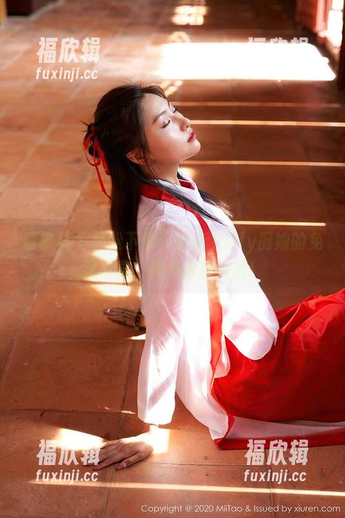 蜜桃社-小魔女lily 蜜桃社 - 轻松下载!小魔女lily厨娘的免费写真,真是诱惑满满!