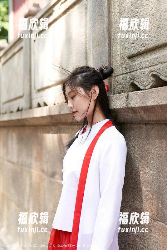 蜜桃社 - 原图中的小秘密：李颖诗的秘书作品激发我无限遐想