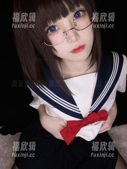 教室里的蜜汁猫裘：探秘她的迷人套图