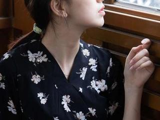 袜啵啵 – 原图里看小安的裸足，私拍时光，满满的随性与倔强！