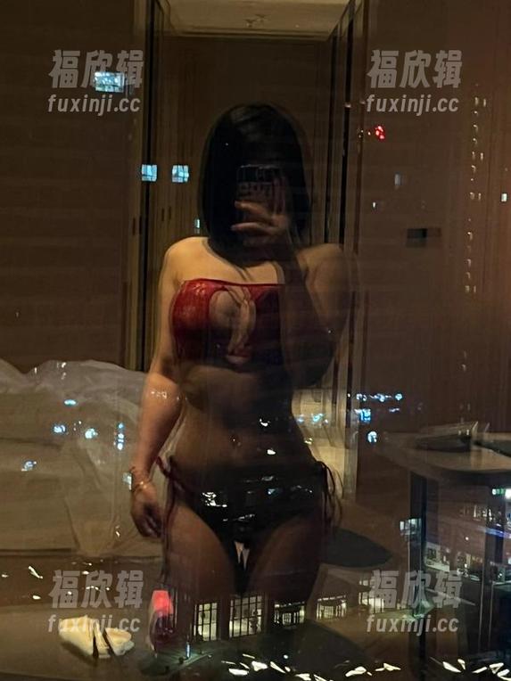 微密圈 - 高清镜头下的詹詹：户外美好瞬间，随便下载别客气！