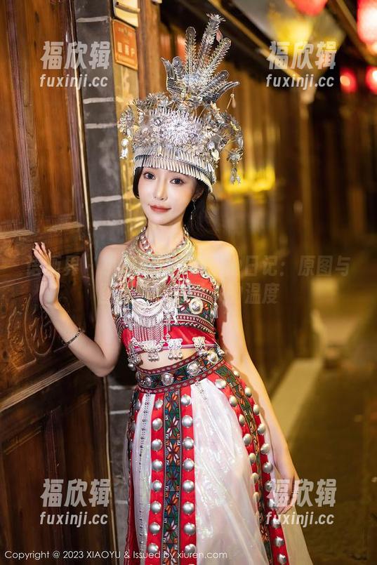 语画界-小海臀Rena 语画界 - 小海臀Rena泳池日记:原图与图册带你感受水的温度