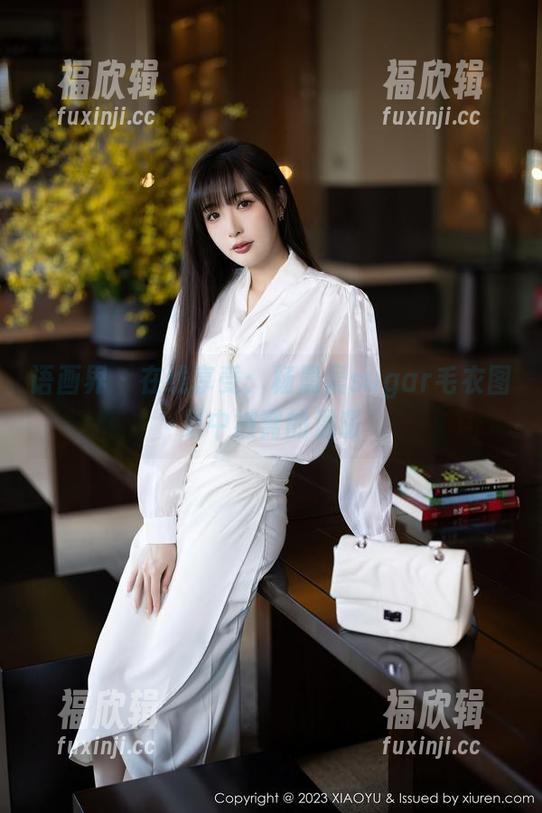 语画界 - 在线享受：杨晨晨sugar毛衣图集中被窝的温暖