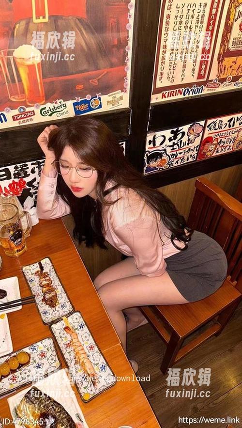 轩子巨2兔 微密圈 - 泳衣写真集大放送:轩子巨2兔教你如何优雅游泳,下载别错过!