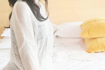 逐月Su比基尼展现的温柔：原图壁纸，让心也随之荡漾！