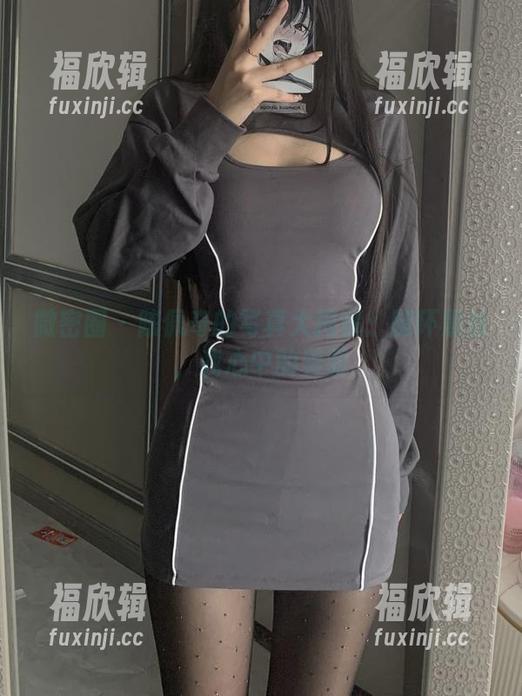 微密圈 - 陈佩奇的写真大揭秘：腿环黑丝，我心中的美丽