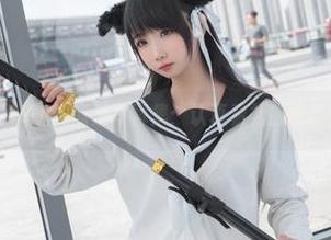 雪琪SAMA的高清写真集：认真看礼服还是看她？