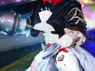 私房礼服探秘：露儿大魔王图集不仅展示了衣服，还有她那让人窒息的魅力！