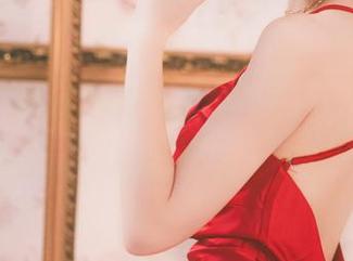 当鹿八岁baby邂逅身体链：私拍中的小秘密